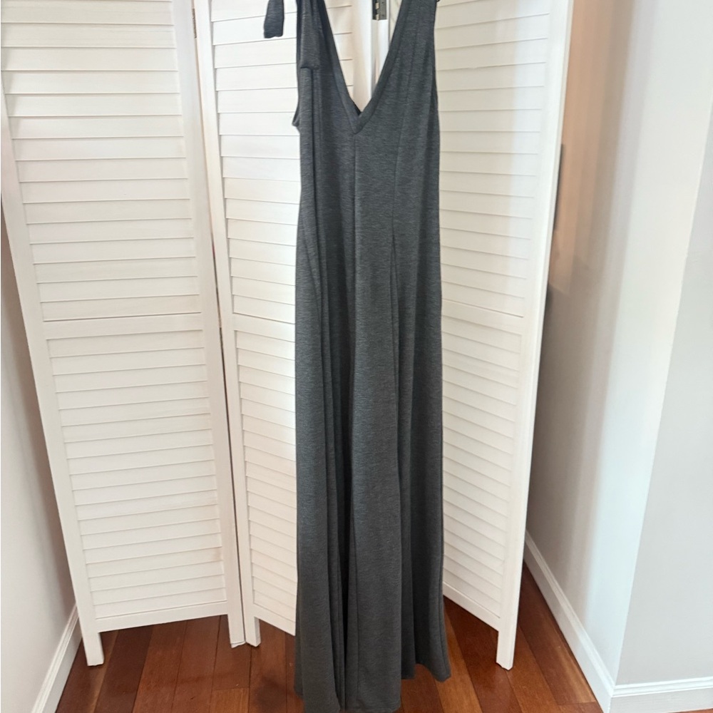 WinWin Gray Sleeveless V-Neck Maxi Dress